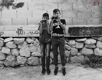 ‘La caméra est notre arme pacifique’: Conversation avec les très jeunes militants d’Hébron